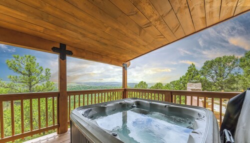 Valley View Lodge | Scenic Ruidoso Retreat w/ Hot Tub, Vaulted Ceilings & Valley Views