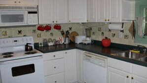 Cottage, letti multipli, caminetto, vista oceano | Cucina privata | Macchina per tè/caffè, frigorifero, microonde, lavastoviglie