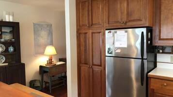 Fridge, microwave, dishwasher, coffee/tea maker