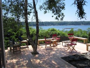 Outdoor dining - Artists Retreat (Deer Isle)