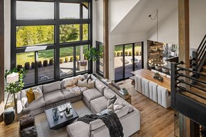 TV, fireplace, video games, books - Escape to Wine Country, Luxurious Getaway Awaits! (Dundee)