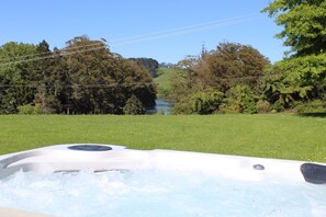 مغطس سبا خارجي