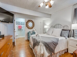 3 Schlafzimmer, Zimmersafe, Schreibtisch, Bügeleisen/Bügelbrett