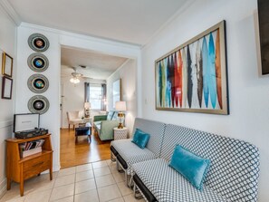 Smart-TV, Videospiele, DVD-Player, Bücher