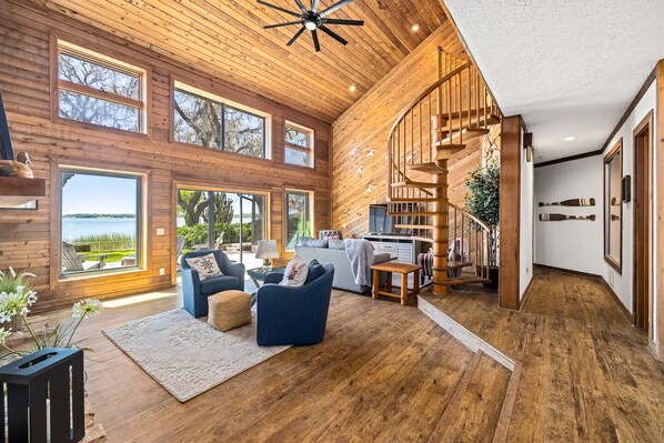 Smart TV, fireplace - Lakeside Villa (Thonotosassa)