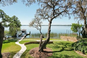 Property grounds - Lakeside Villa (Thonotosassa)