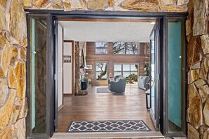 Interior - Lakeside Villa (Thonotosassa)