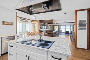 Dining - Lakeside Villa (Thonotosassa)