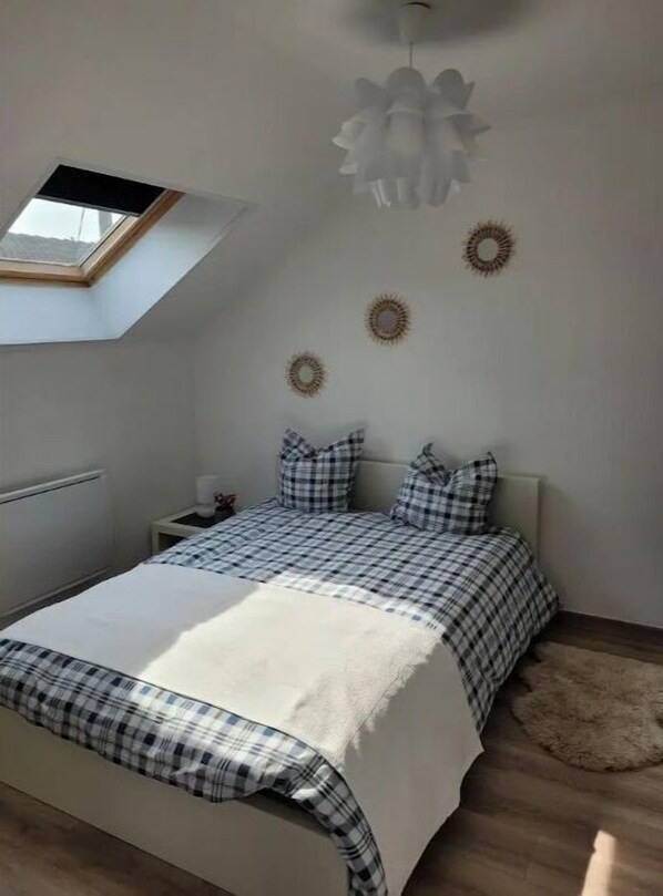 1 chambre, bureau, fer et planche à repasser, accès au Wi-Fi (inclus)