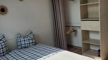 1 bedroom, desk, iron/ironing board, free WiFi