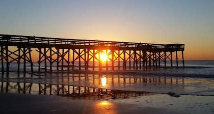 3rd Floor Oceanfront Condo!! Community Pool & Pier w/ 1000 ft fishing pier!