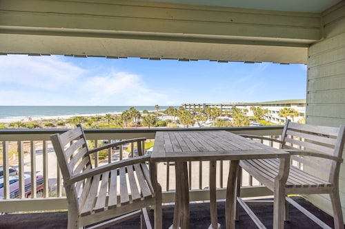 3rd Floor Oceanfront Condo!! Community Pool & Pier w/ 1000 ft fishing pier!