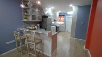 Coffee/tea maker, fridge, microwave, oven