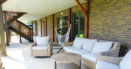 Family Retreat on South Cove of Lake Keowee; Private Dock; ~ 10 Mi from Clemson