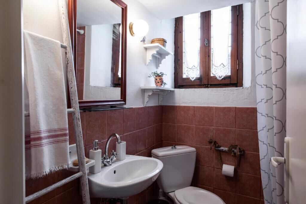 Bungalow truyền thống, quang cảnh vườn | Phòng tắm | Buồng tắm vòi sen, máy sấy tóc, khăn tắm, xà phòng 