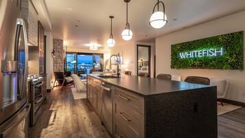 Refrigerador, microondas, horno, placa de cocina