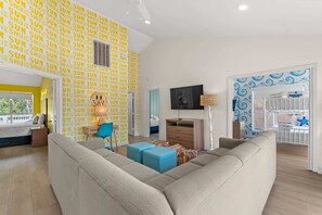 4 bedrooms, desk, iron/ironing board, WiFi
