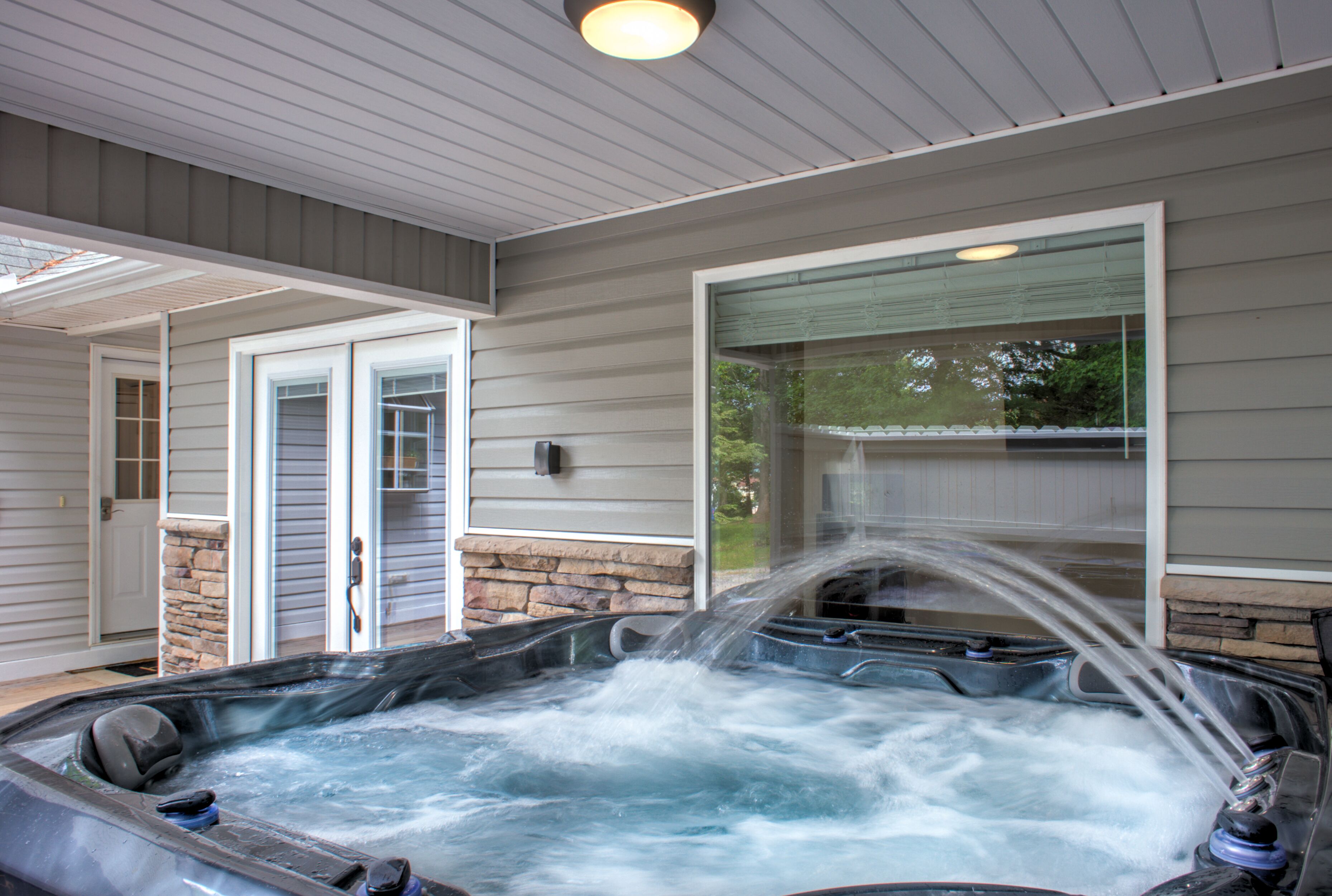 Bain à remous extérieur