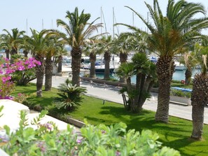 Property grounds - Cosy apartment for 4 people with A/C, WIFI, TV and terrace (Santo Stefano Al Mare)