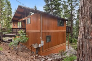 Exterior - Cedar Solitude - Dog-Friendly, Nice Decor (Carnelian Bay)