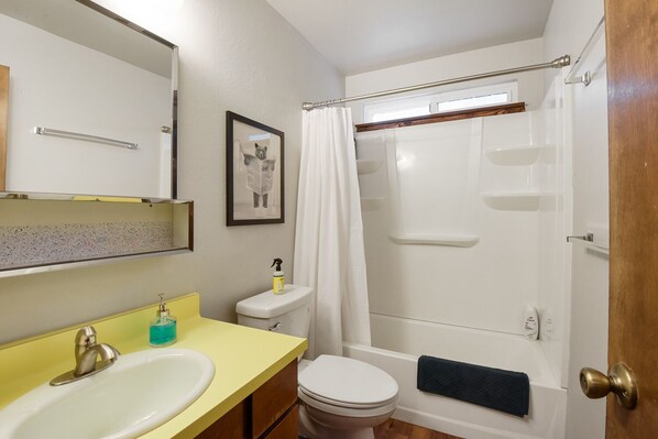 Bathroom - Cedar Solitude - Dog-Friendly, Nice Decor (Carnelian Bay)