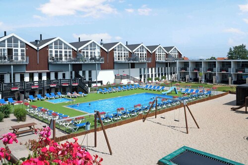 Holiday apartment close to the harbor and beach