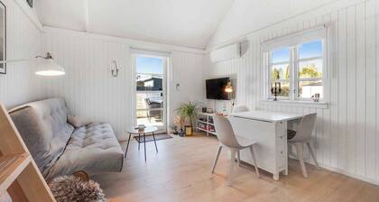 Cozy getaway close to the sea