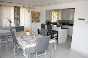 House | In-room dining - Hartland Blue (St. Ann's Bay)