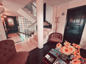 Living area - Hotel & Suites Gonsalez Suarez Quito (Quito)