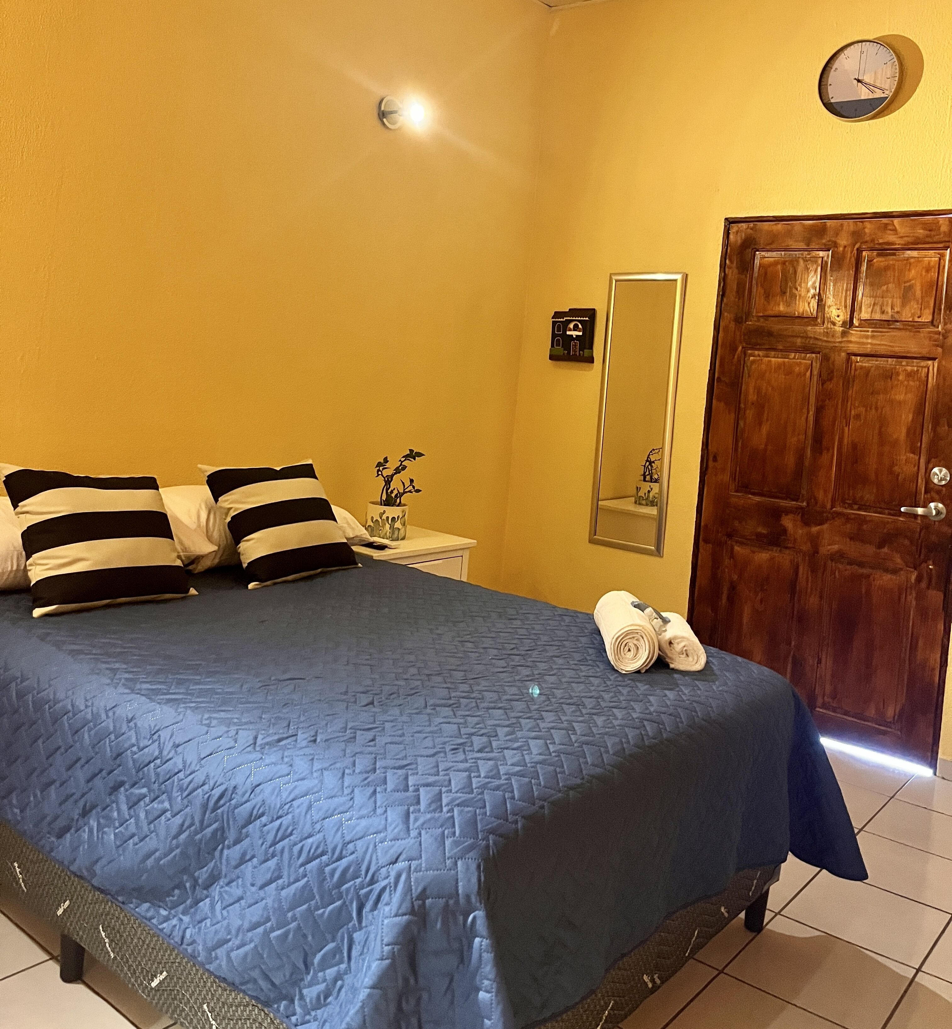 Sistema de insonorización, wifi gratis y ropa de cama 