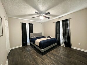 Room - ALittleSomethingBlue~ Near~ TheGalleria (Houston)