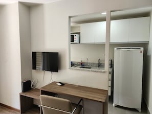 冰箱、微波炉、��炉灶、茶具/咖啡用具