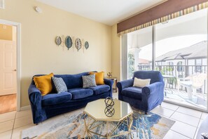 Living area - 2BD/2BA Spacious Condo Near Universal & IDrive (Orlando)