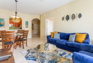 Living area - 2BD/2BA Spacious Condo Near Universal & IDrive (Orlando)