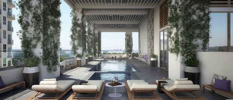 Een buitenzwembad en een verwarmd zwembad