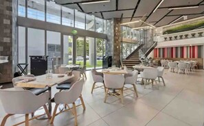 Dining - Comfy Condo-Hotel Downtown Miami (Miami)