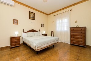 3 chambres, fer et planche à repasser, Wi-Fi gratuit, draps fournis