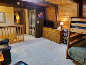 2 habitaciones, caja de seguridad en la habitación y escritorio 