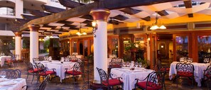 Outdoor dining - Spacious Ground Floor Villa-Oceanfront Resort-Steps from Pools! (Cabo San Lucas)
