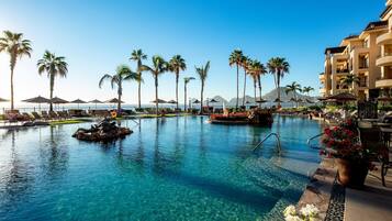 Piscine à débordement, piscine chauffée