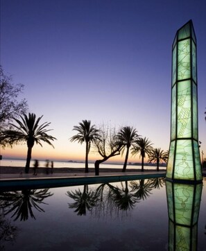 Pool - Quiet area, panoramic view of the bay of Roses (Roses)