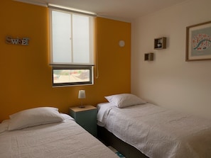 2 slaapkamers, een strijkplank/strijkijzer, gratis wifi, beddengoed