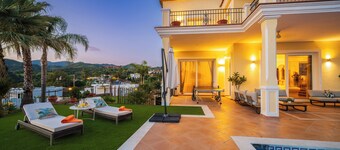 Luxurious southeast-facing villa with 5 bedrooms, heated pool, BBQ, sea views