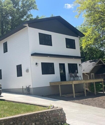 Entire Top Floor Only: Okoboji Oasis/ Private Entrance