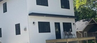 Entire Top Floor Only: Okoboji Oasis/ Private Entrance