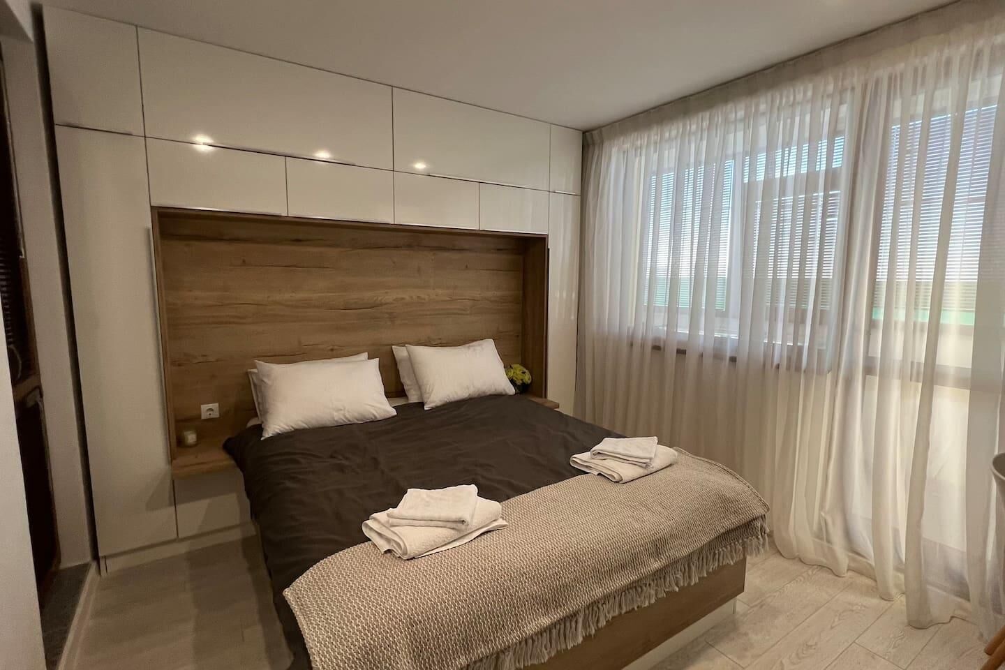3 bedrooms, iron/ironing board, WiFi, bed sheets