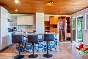 Réfrigérateur, four, plaque de cuisson, lave-vaisselle