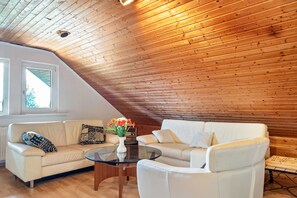 TV - Apartment "Klee" with Balcony & Wi-Fi (WHV)