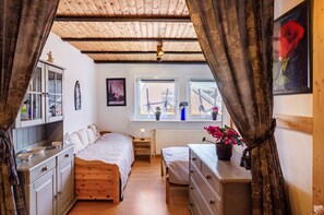 2 bedrooms, free WiFi, bed sheets - Apartment "Klee" with Balcony & Wi-Fi (WHV)