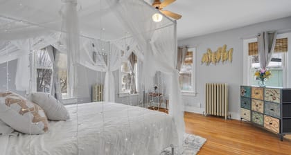 Gorgeous home walking distance to the beach